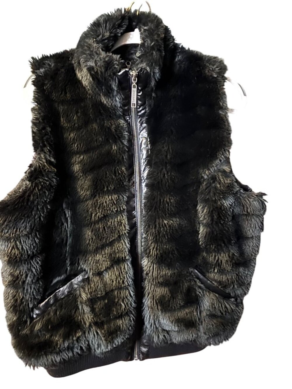 Womens Black Faux Fur Vest  Zipper Closure  Pockets Size 1X